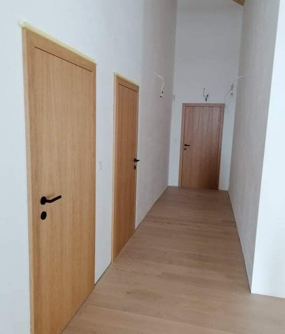 Bezfalcové a reverzní dveře