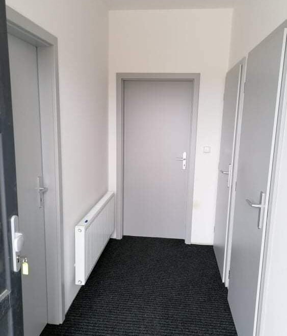 instalace dveří fotbalový klub Rudíkov